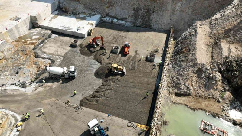 Sarıçay Barajı’nda sıyırma kazısı tamamlandı
