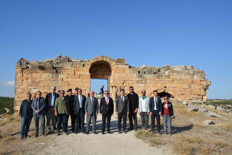 Blaundos kazılarında, Asur ticaret kolonilerine ait olduğu düşünülen silindir mühür bulundu
