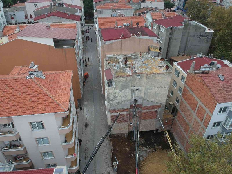 Sinop’ta yıkılma tehlikesi oluşan binada çalışmalar devam ediyor
