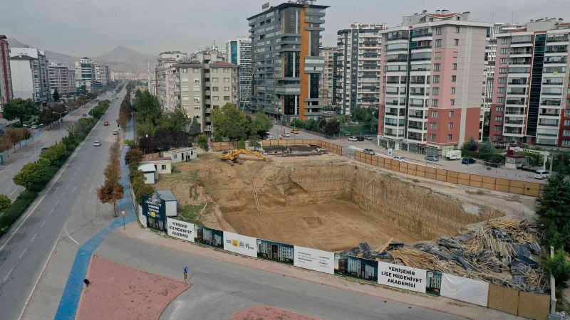 Başkan Altay: “Liseli gençlerimiz için örnek bir bina inşa ediyoruz”
