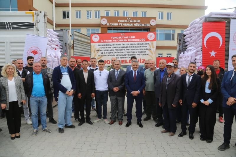 Tunceli’de çiftçilere 521 ton buğday ve arpa dağıtıldı
