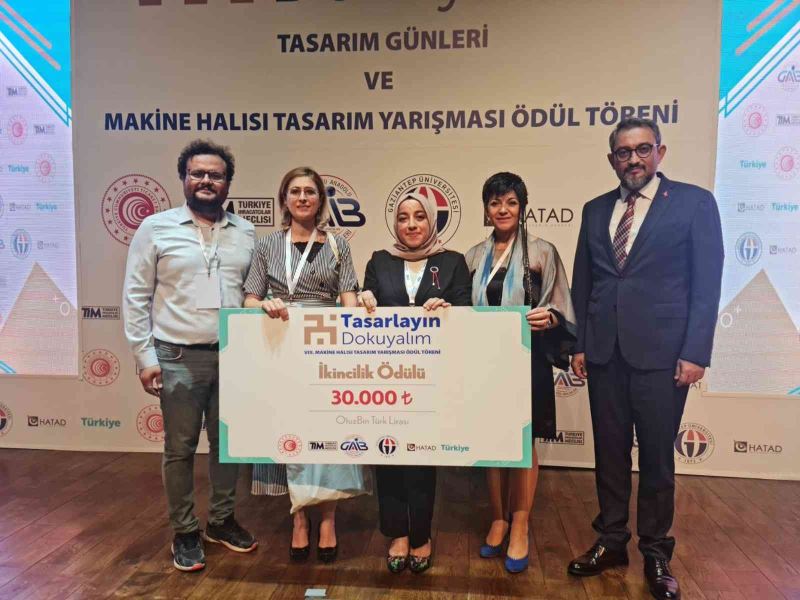 Halı tasarımı programı öğrencisine büyük ödül
