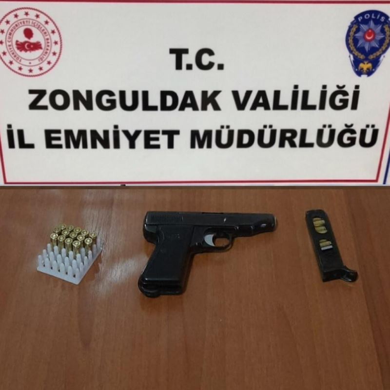 Polis uygulamada silah ve uyuşturucu ele geçirdi
