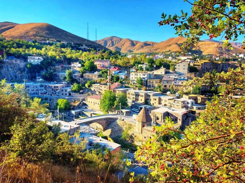 Bitlis’ten sonbahar ve tarihi eser manzaraları
