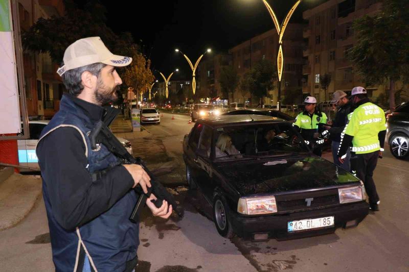 Aksaray’da polis uzun namlulu silahlarla ‘şok’ uygulama yaptı
