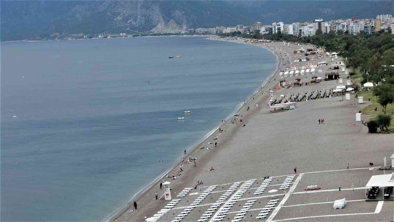 Milyonlarca turistin akın ettiği dünyaca ünlü sahilde yağmur sessizliği
