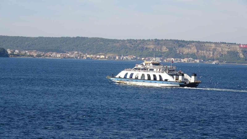 Salı günü Gökçeada feribot seferlerine ’fırtına’ engeli
