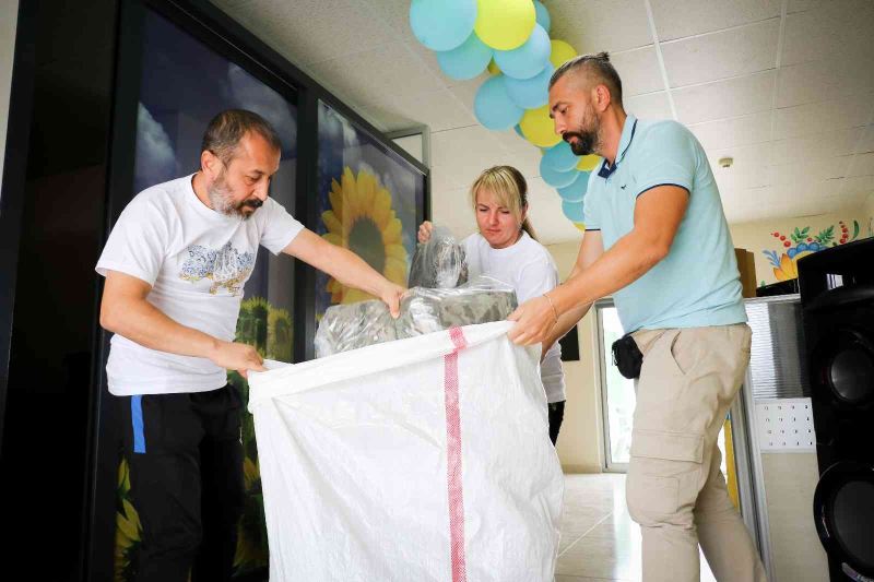 Ukraynalı askerlerin kışlık bot, mont, hücum yeleği ihtiyaçları Antalya’dan gidiyor
