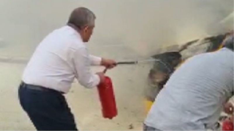 MHP İzmir İl Başkanı Şahin’den yanan taksiye müdahale
