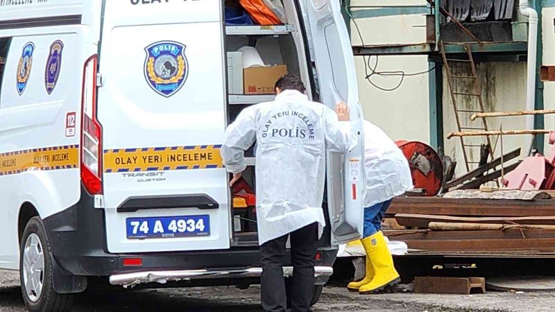 Bilirkişi heyeti patlamanın meydana geldiği maden ocağında
