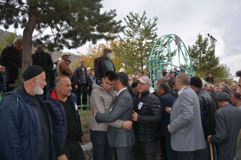 Trafik kazasında hayatını kaybeden bekçi Temel Aslantürk törenle son yolculuğuna uğurlandı
