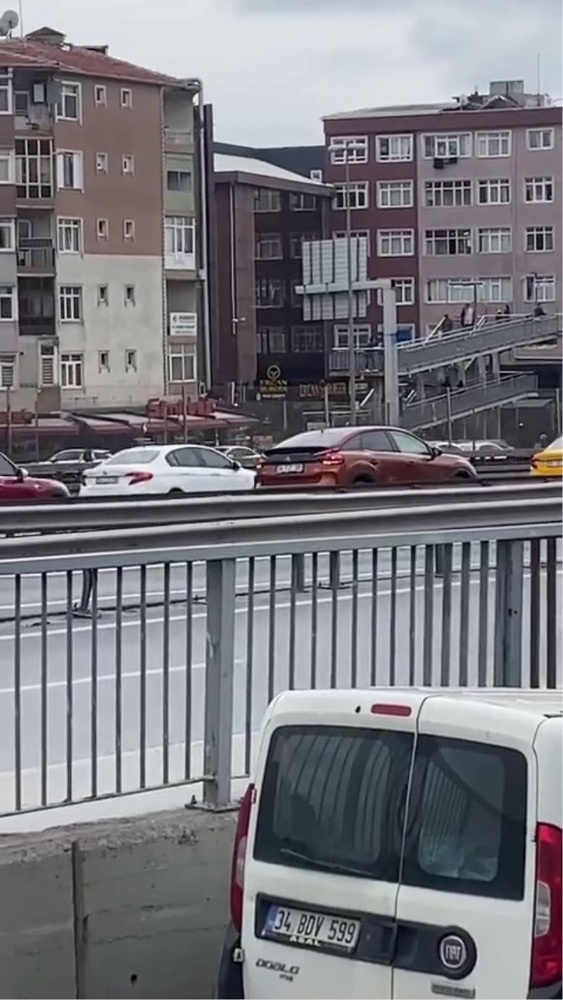 E5’te geri geri giden araç trafiği tehlikeye attı
