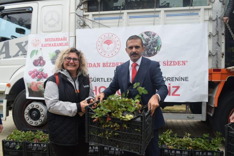 26 üreticiye 13 bin böğürtlen fidanı dağıtıldı
