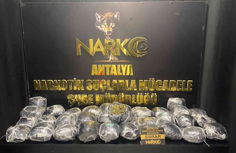 Antalya’da 26 kilo 505 gram uyuşturucu madde ele geçirildi
