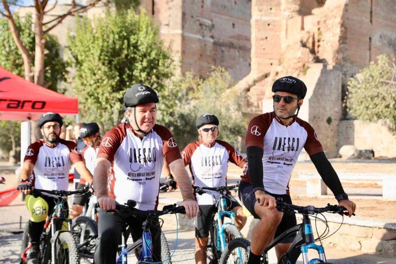 UNESCO Dünya Mirası Yolunda Bisiklet Turu Bergama’dan start aldı
