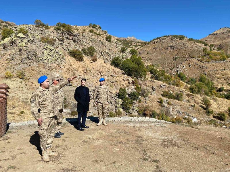 Kaymakam İrdelp, Vatan Tepe üs bölgesinde incelemelerde bulundu
