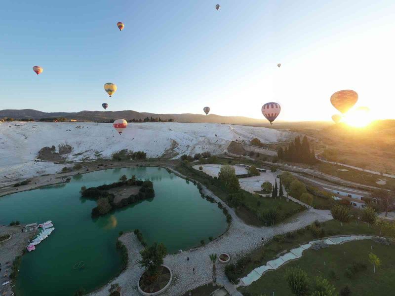 Pamukkale’ye hayran kaldılar
