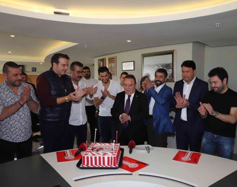 Antalyaspor’dan, Başkan Böcek’e doğum günü kutlaması
