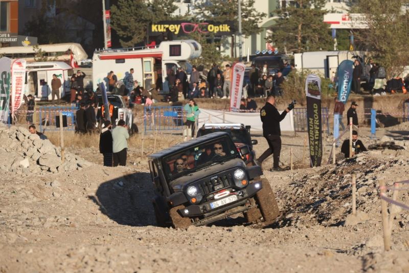 Vali Memiş, bin 700 metrelik zorlu parkurda Off-Road yaptı
