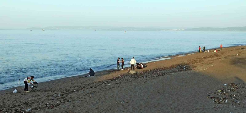 Karadeniz’de güneşin tadı sahilde çıktı
