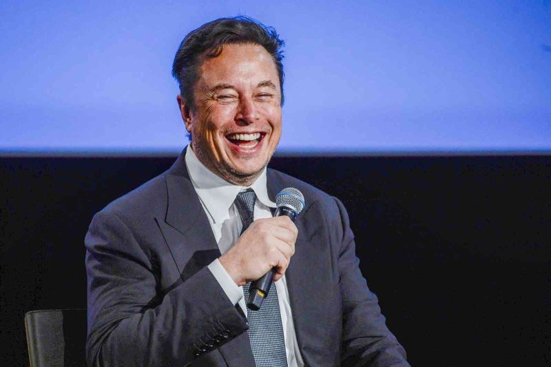 Elon Musk, Twitter’ı satın aldığını duyurdu
