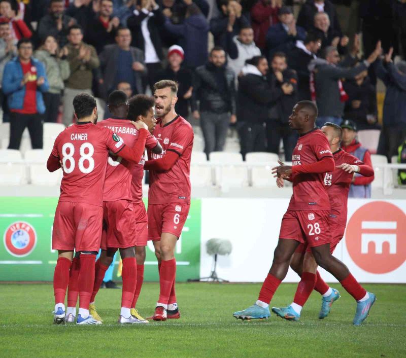 UEFA Avrupa Konferans Ligi: Sivasspor: 1 - CFR Cluj: 0 (İlk yarı)
