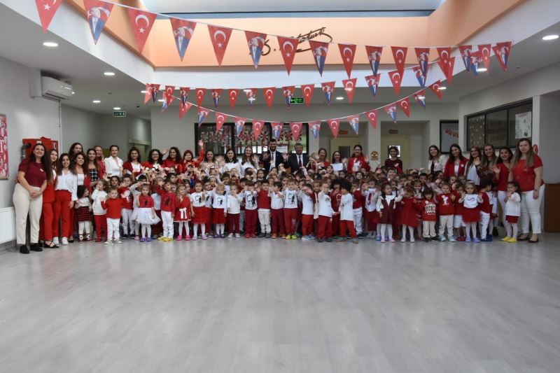 Atam Kreş’in minik öğrencileri Cumhuriyet Bayramı’nı kutladı
