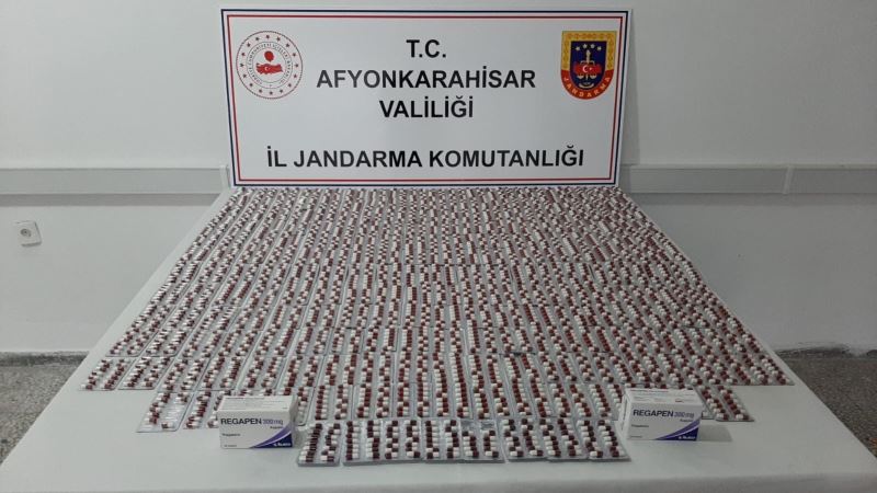 Jandarma durdurduğu araçta 7 bine yakın uyuşturucu hap ele geçirdi
