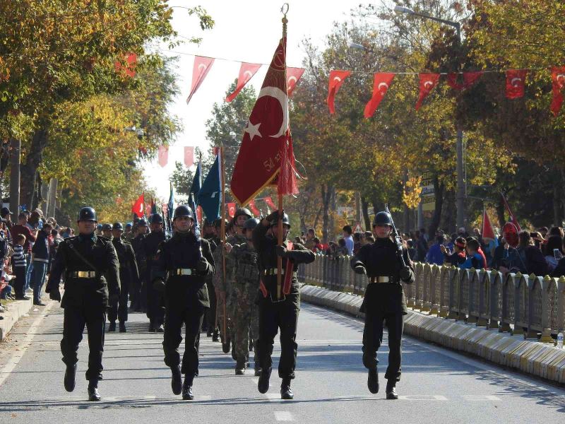 Edirne’de bayrağını alan meydana koştu, 7’den 70’e Cumhuriyet coşkusu yaşandı
