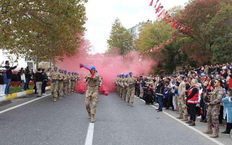 Jandarma ve polisten muhteşem gösteri: Dosta güven düşmana korku saldılar

