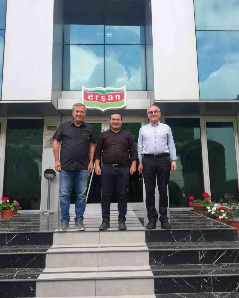 Müdür Akyol, eğitime destek için fabrikaları gezdi
