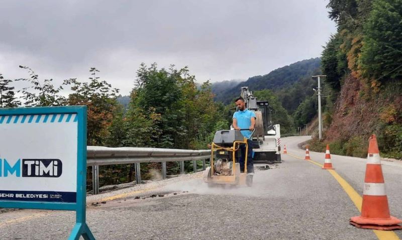 Kent genelinde bozuk yollar onarılıyor
