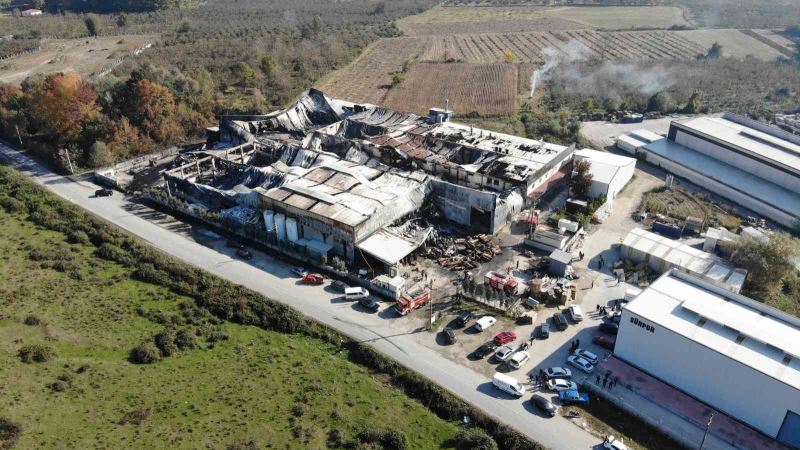 Sakarya’daki fabrika yangınında oluşan tahribat gözler önüne serildi
