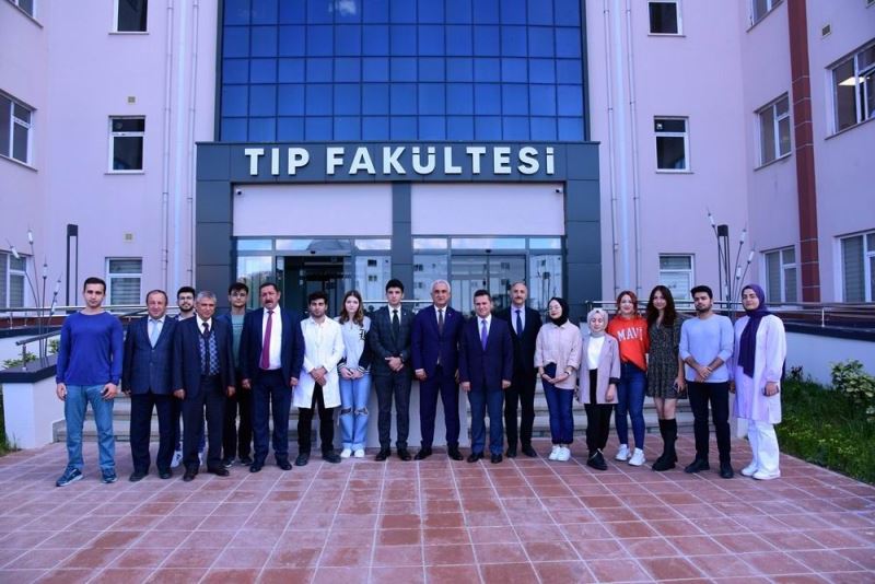 Çakır ve Vidinlioğlu’ndan eğitim vermeye başlayan Tıp Fakültesine ziyaret
