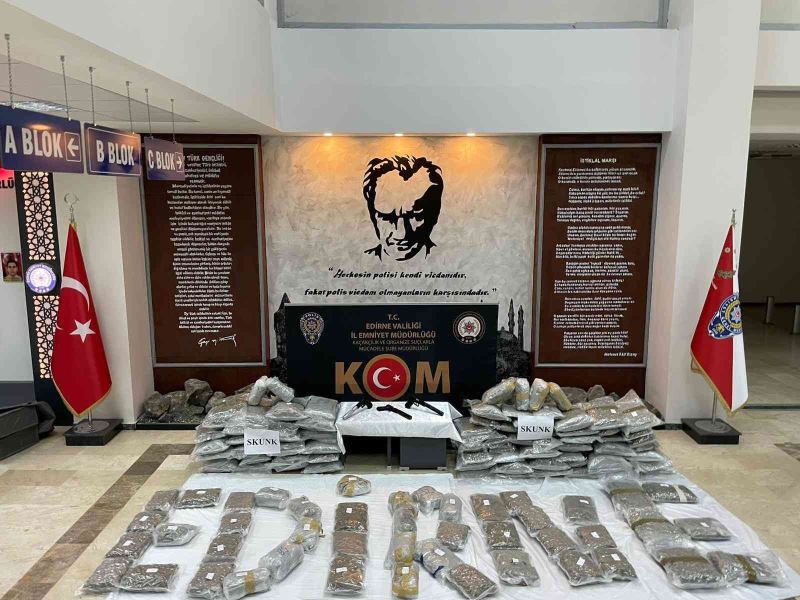Edirne’de bir tırda 94 kilo 754 gram uyuşturucu ele geçirildi
