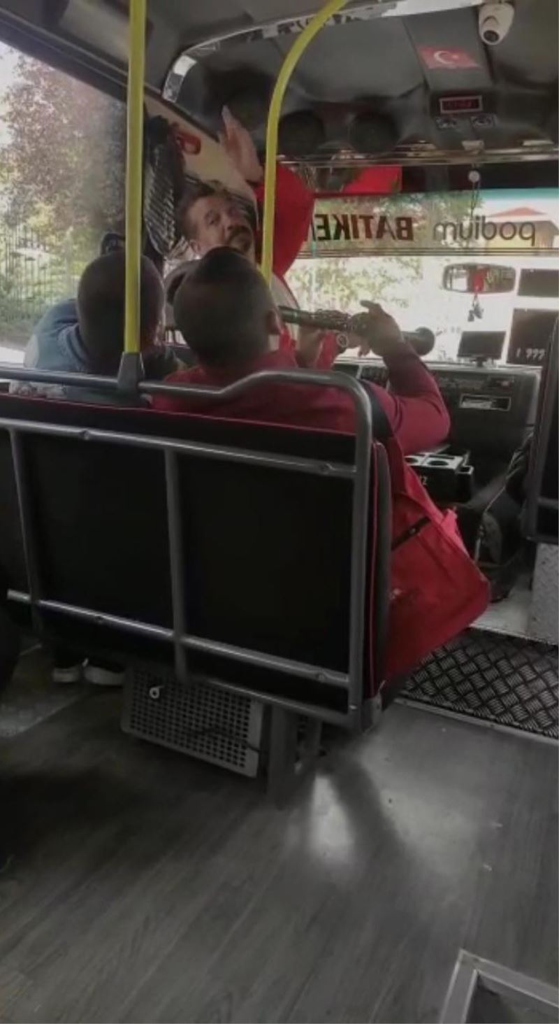 Başkent’te yolcu minibüsünde klarnetli yolculuk
