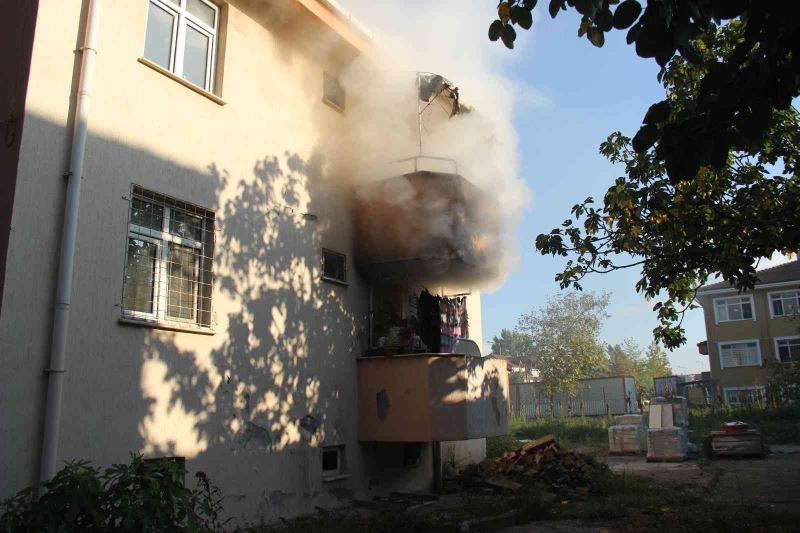 112 Acil Sağlık Hizmetleri istasyonunun alt katındaki lojmanda yangın çıktı
