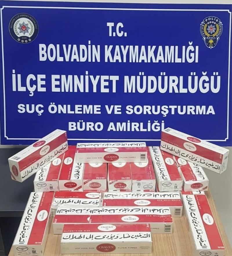 Tır şoförü kaçak sigara satarken suçüstü yapıldı
