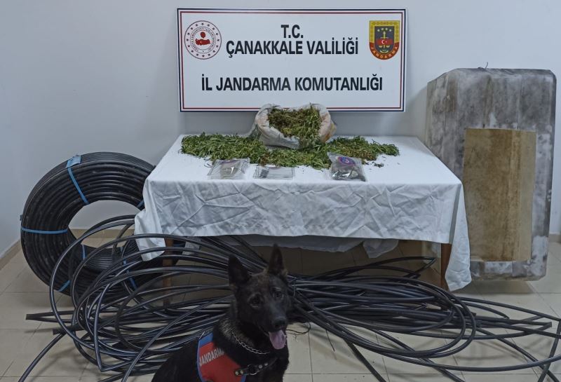 Çanakkale’deki uyuşturucu operasyonunda 4 kilo 592 gram esrar maddesi ele geçirildi
