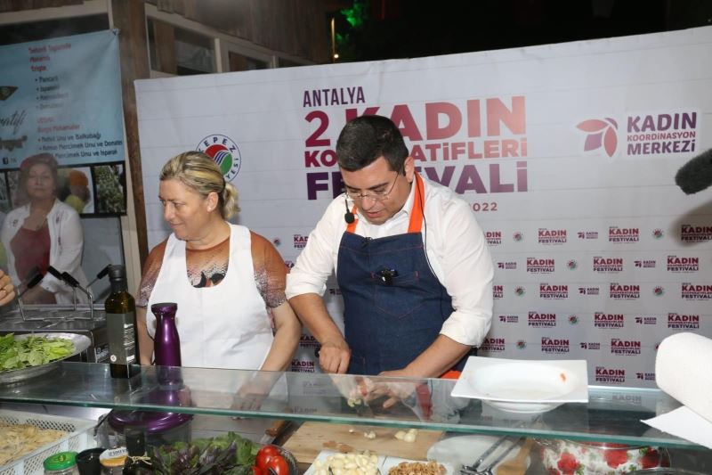 Tütüncü, Kadın Kooperatifleri Festivali’nde yemek pişirdi
