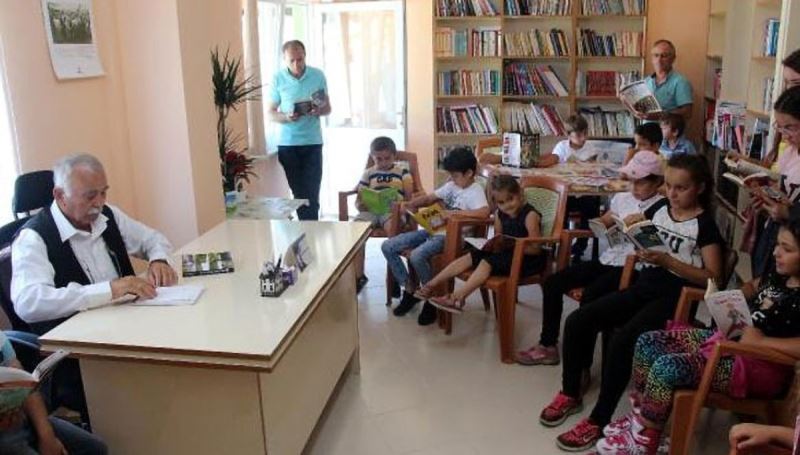 Köyüne dönen gurbetçi; çocuklara kitap sevgisini aşılıyor
