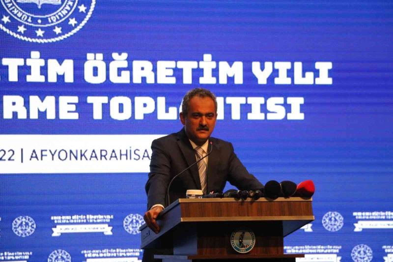 Bakan Özer: “Eğitimin önündeki bütün antidemokratik uygulamalar kaldırıldı”
