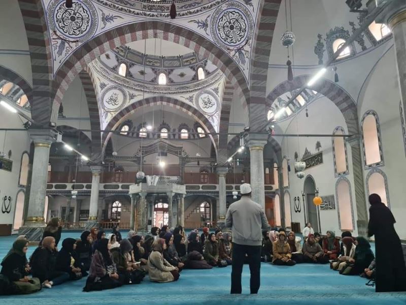 Camilerde ve manevi mekanlarda buluştular
