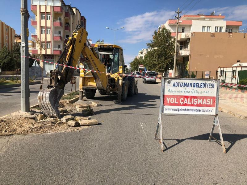 Karapınar Caddesi’nde refüj düzenleme çalışması yapılıyor
