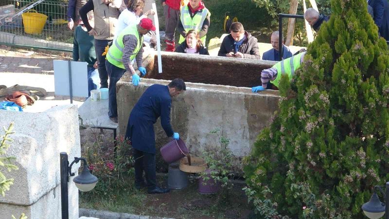 İnşaat kazısında bulunan gizemli lahit açıldı
