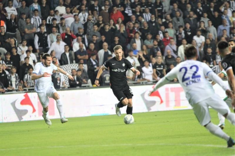 Altay, koşu mesafesinde ve ikili mücadele zirvede

