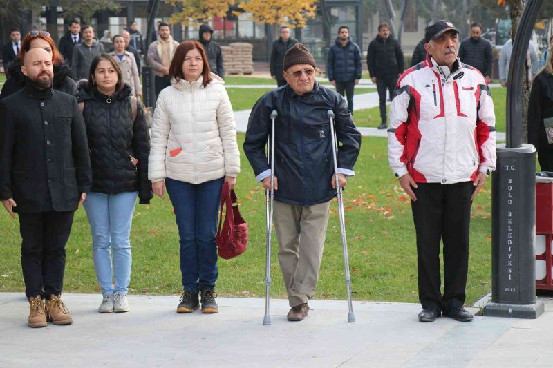 Bolu’da Ata’ya saygı duruşu
