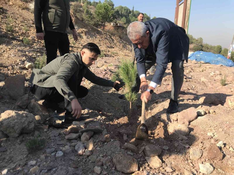 Gelecek için binlerce fidan diktiler
