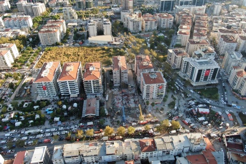 36 kişiye mezar olan Rıza Bey Apartmanı’nın inşaatında çalışan işçiler tespit edilecek
