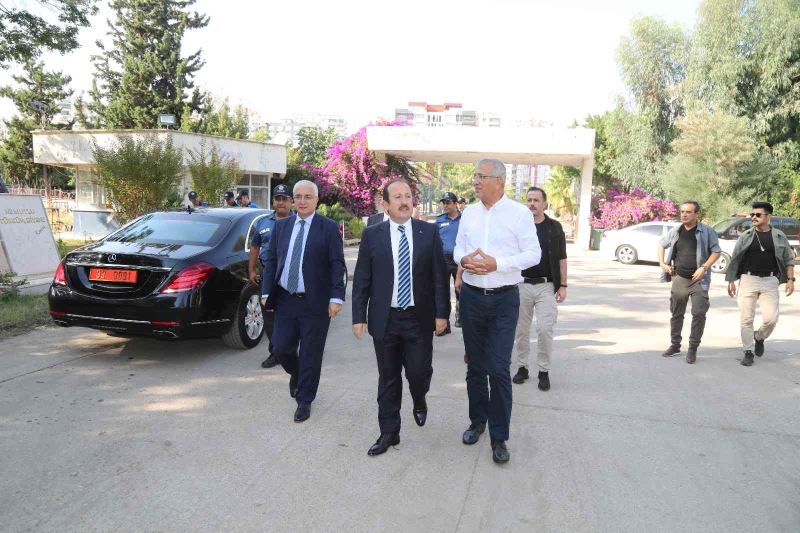 Vali Pehlivan Mezitli Belediye Başkanı Tarhan ile bir araya geldi
